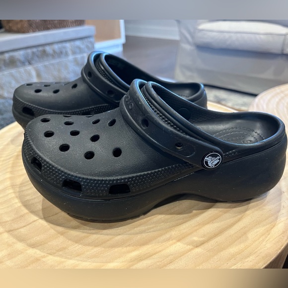 🐊 CROCS Classic Womens Black Platform Clogs 🖤 - Picture 3 of 11